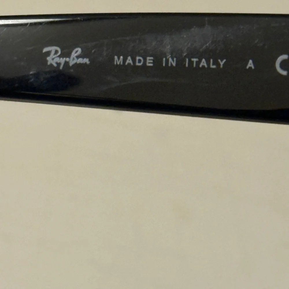 Ray-Ban Classic Black Sunglasses with Case in excellent conditions high quantity